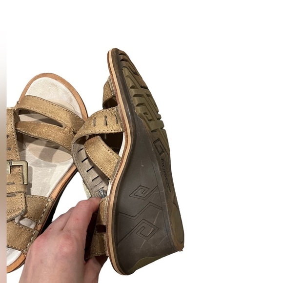 Merrell Prairie Wedge Brown Leather Sandals Select Fresh Size 5 Tan - Picture 9 of 9